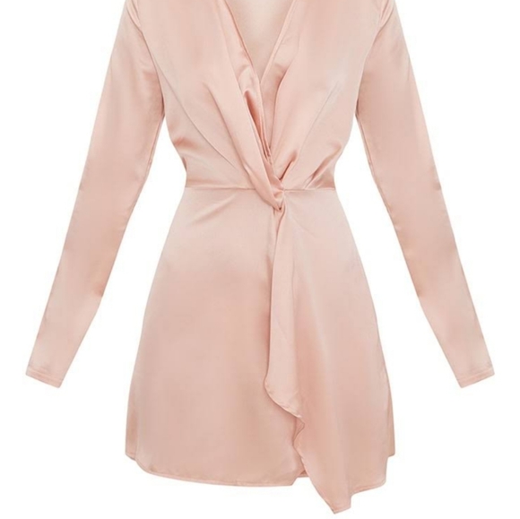 Pretty Little Thing Mini dress - Picture 2 of 10